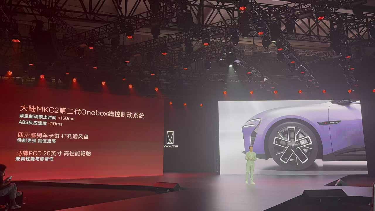 四环路“月季花环”并非“年抛”揭秘：冬天搬走春天回(图1)